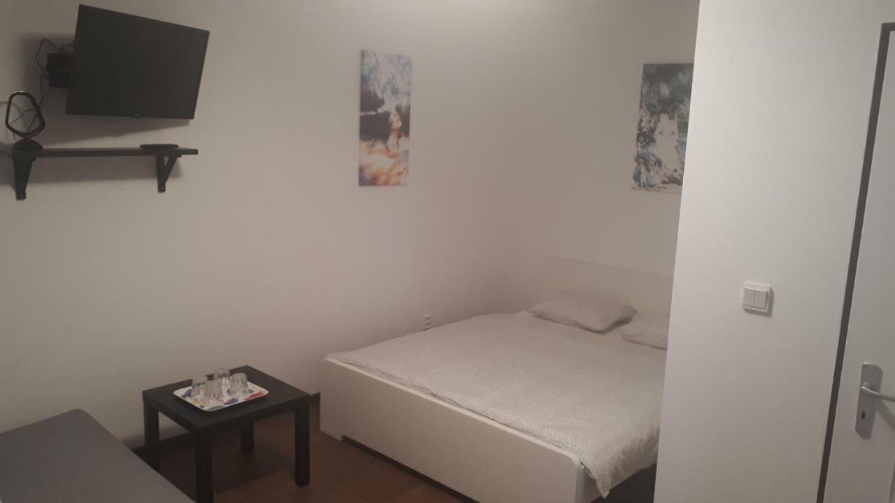 Apartman - Sukromie V Meste บราติสลาวา ภายนอก รูปภาพ
